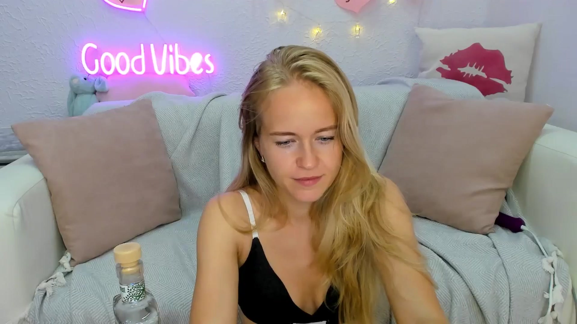 Gallery image thumbnail from Angel_Kristy's myfreecams stream on, 08/19/2024, 06:07 image 20 of 20