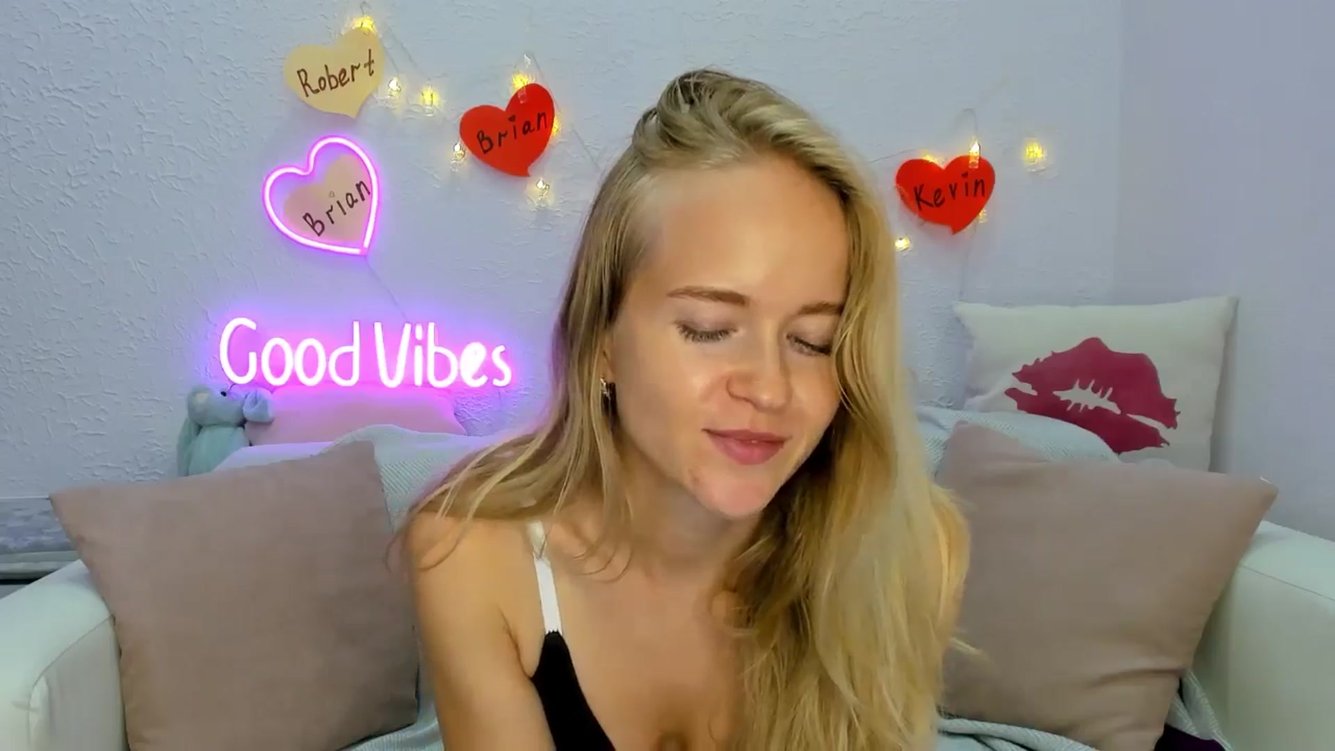 Gallery image thumbnail from Angel_Kristy's myfreecams stream on, 08/19/2024, 06:07 image 12 of 20