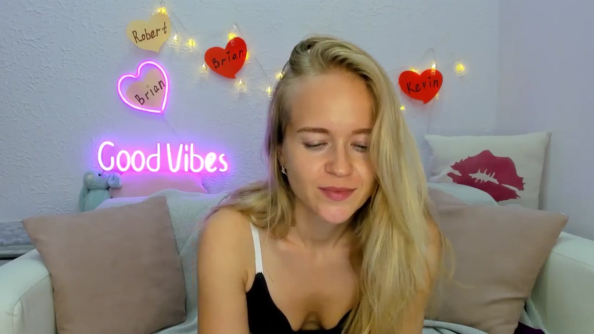 Gallery image thumbnail from Angel_Kristy's myfreecams stream on, 08/19/2024, 06:07 image 13 of 20