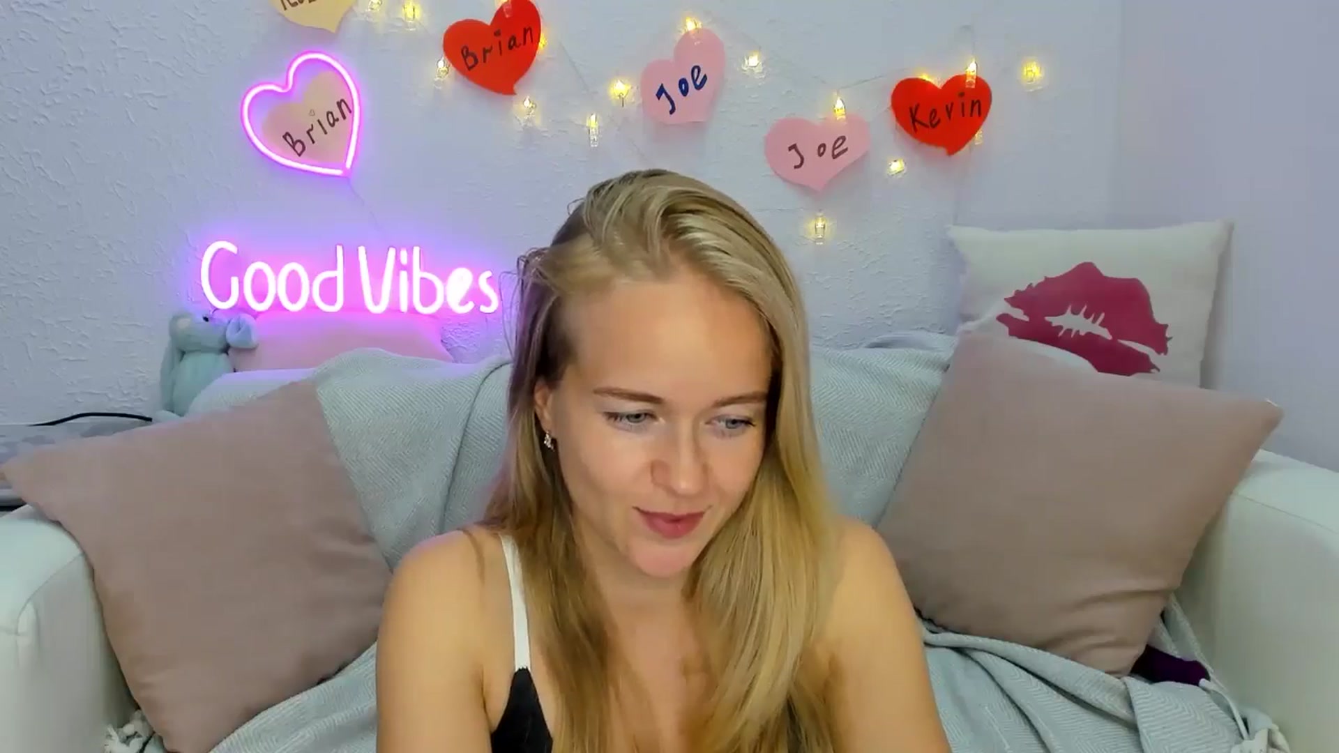 Gallery image thumbnail from Angel_Kristy's myfreecams stream on, 08/19/2024, 06:07 image 6 of 20