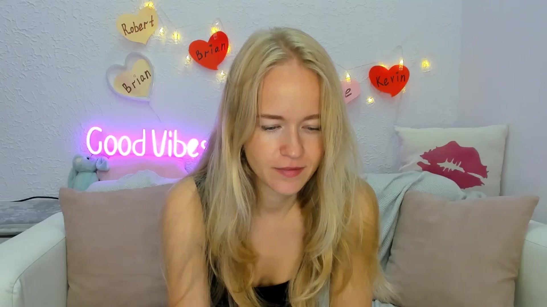 Gallery image thumbnail from Angel_Kristy's myfreecams stream on, 08/20/2024, 01:39 image 11 of 20