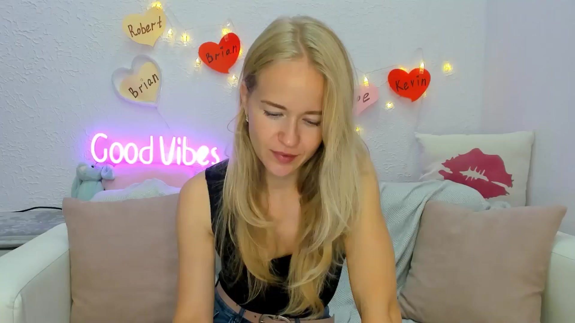 Gallery image thumbnail from Angel_Kristy's myfreecams stream on, 08/20/2024, 01:39 image 14 of 20