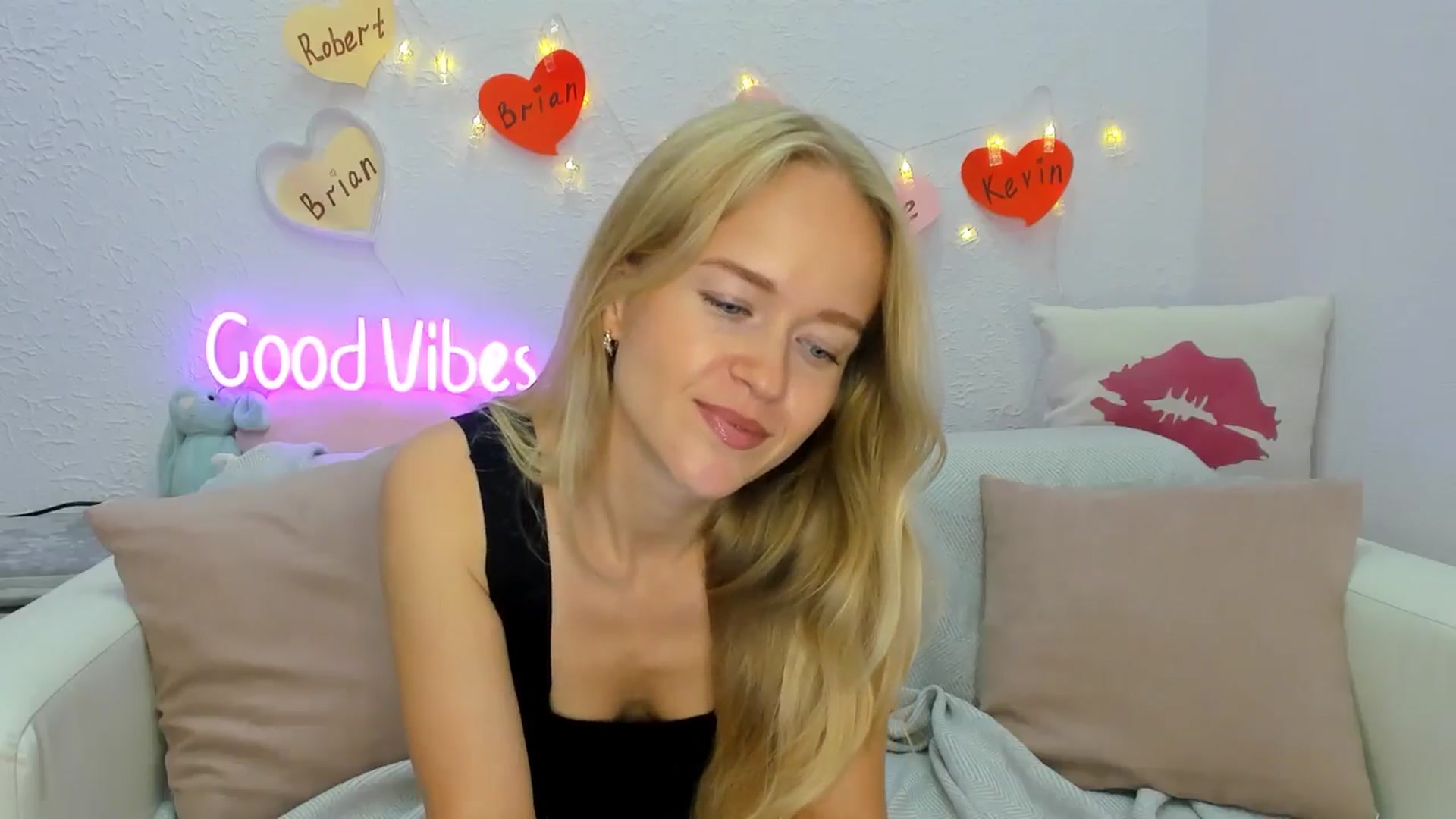 Gallery image thumbnail from Angel_Kristy's myfreecams stream on, 08/20/2024, 02:23 image 18 of 20