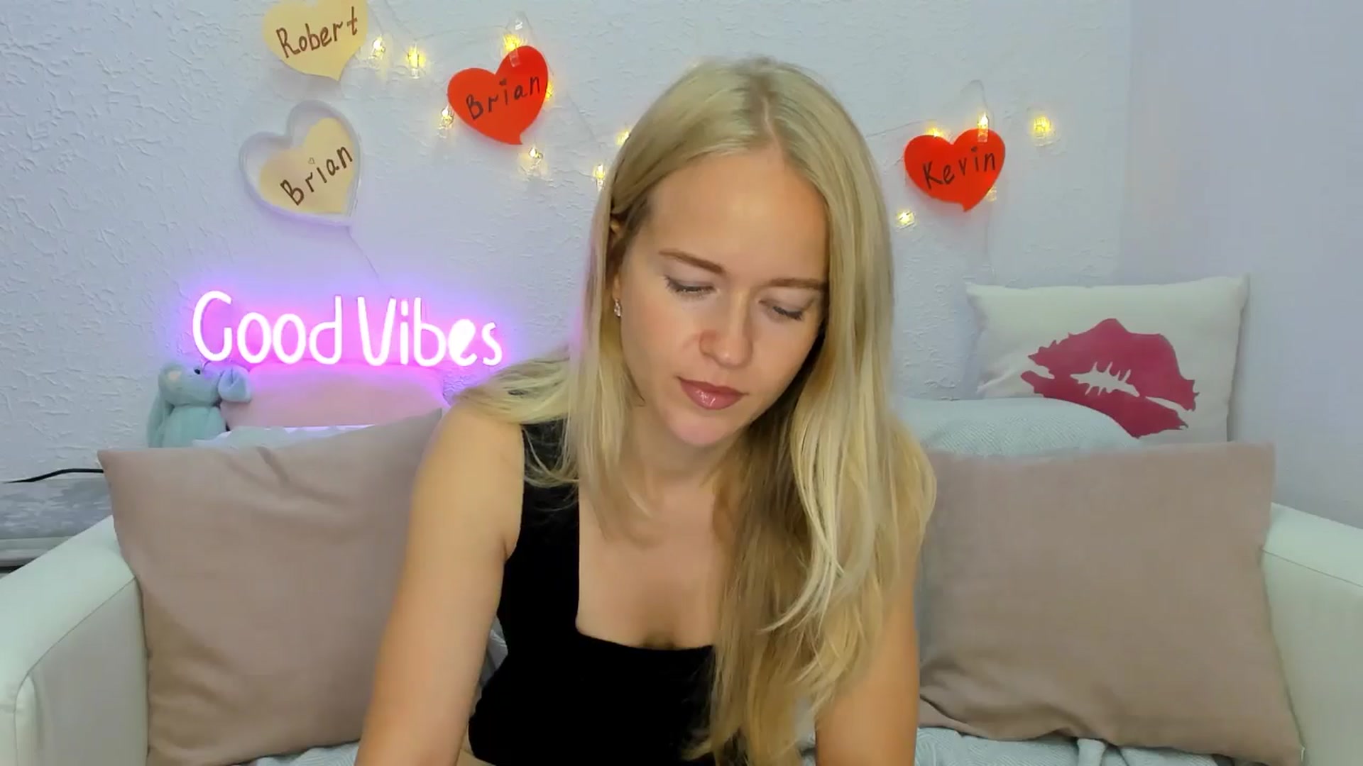 Gallery image thumbnail from Angel_Kristy's myfreecams stream on, 08/20/2024, 02:23 image 12 of 20