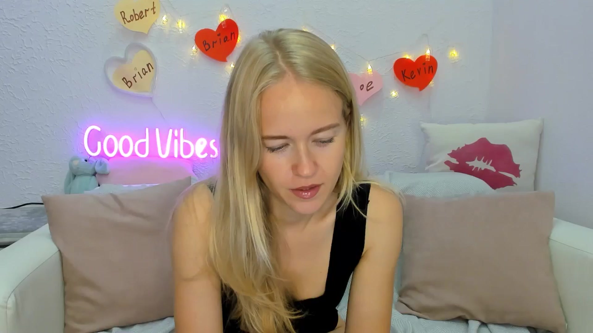 Gallery image thumbnail from Angel_Kristy's myfreecams stream on, 08/20/2024, 02:23 image 9 of 20
