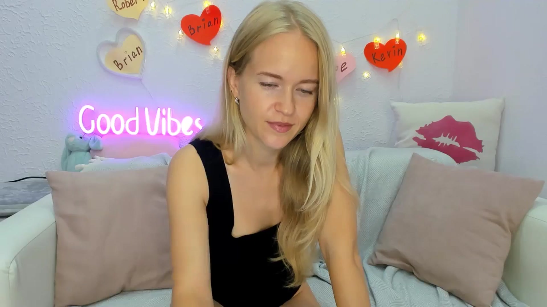 Gallery image thumbnail from Angel_Kristy's myfreecams stream on, 08/20/2024, 03:21 image 9 of 20