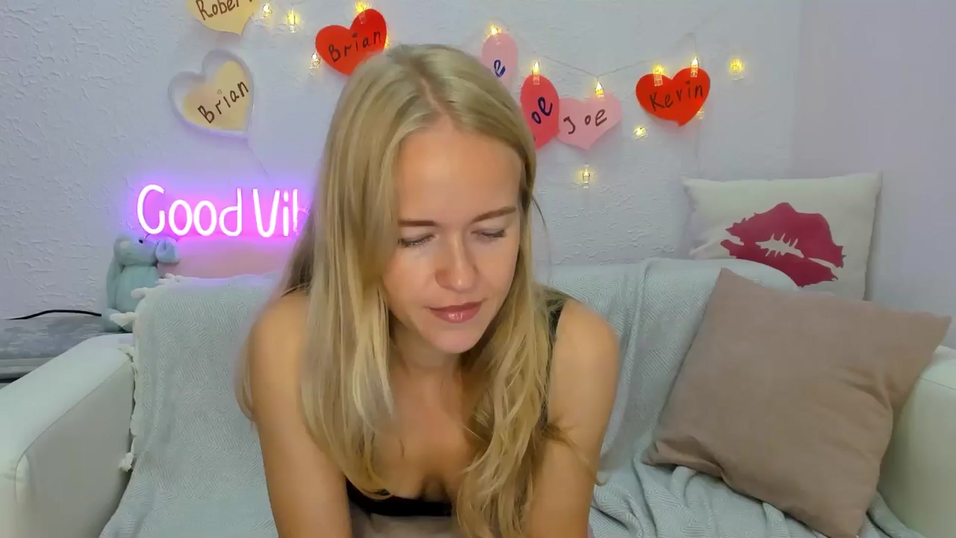 Gallery image thumbnail from Angel_Kristy's myfreecams stream on, 08/20/2024, 03:21 image 6 of 20