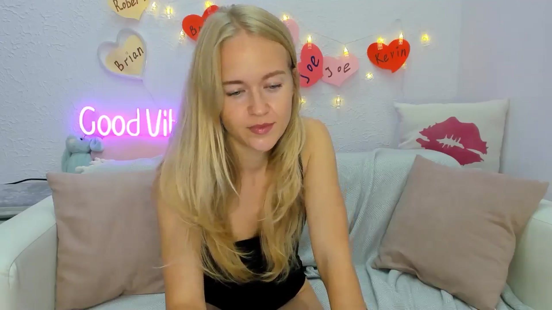 Gallery image thumbnail from Angel_Kristy's myfreecams stream on, 08/20/2024, 03:21 image 15 of 20