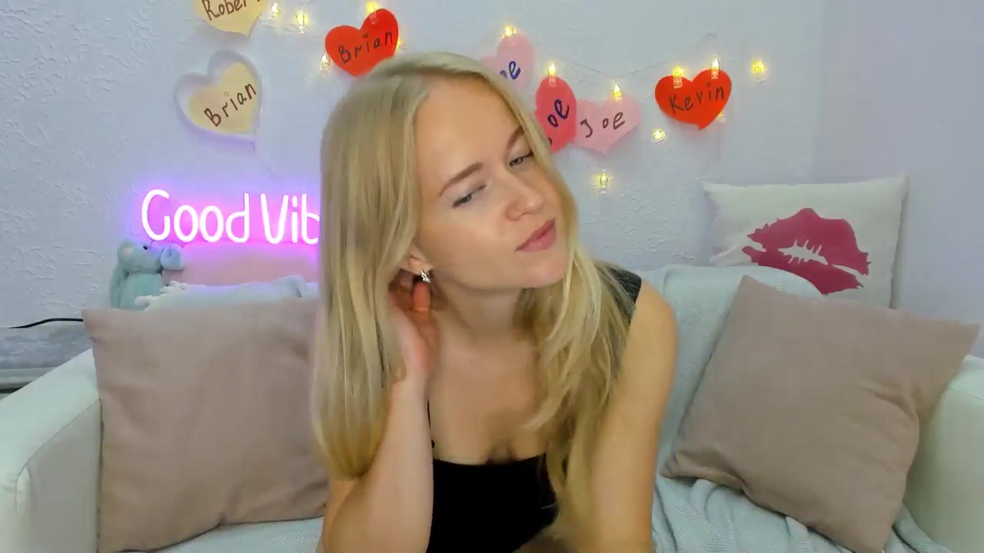 Gallery image thumbnail from Angel_Kristy's myfreecams stream on, 08/20/2024, 03:21 image 10 of 20