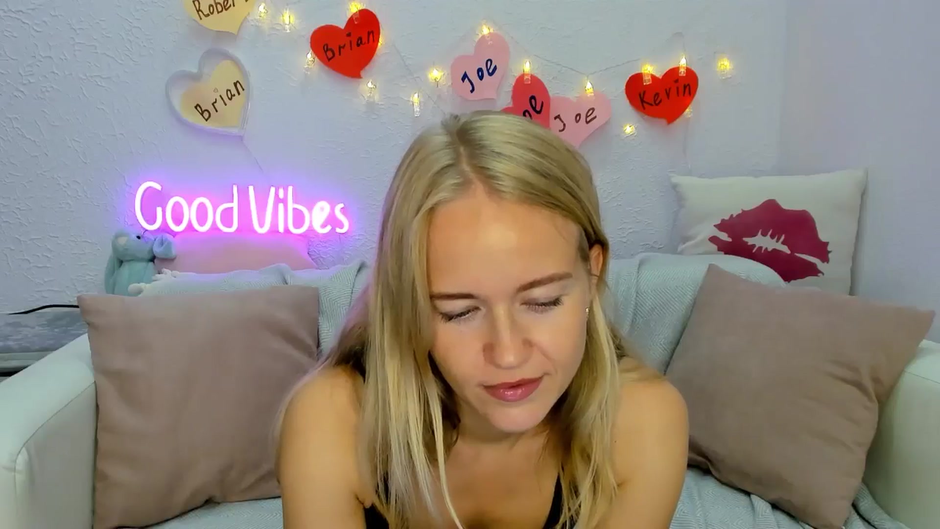 Gallery image thumbnail from Angel_Kristy's myfreecams stream on, 08/20/2024, 03:21 image 14 of 20