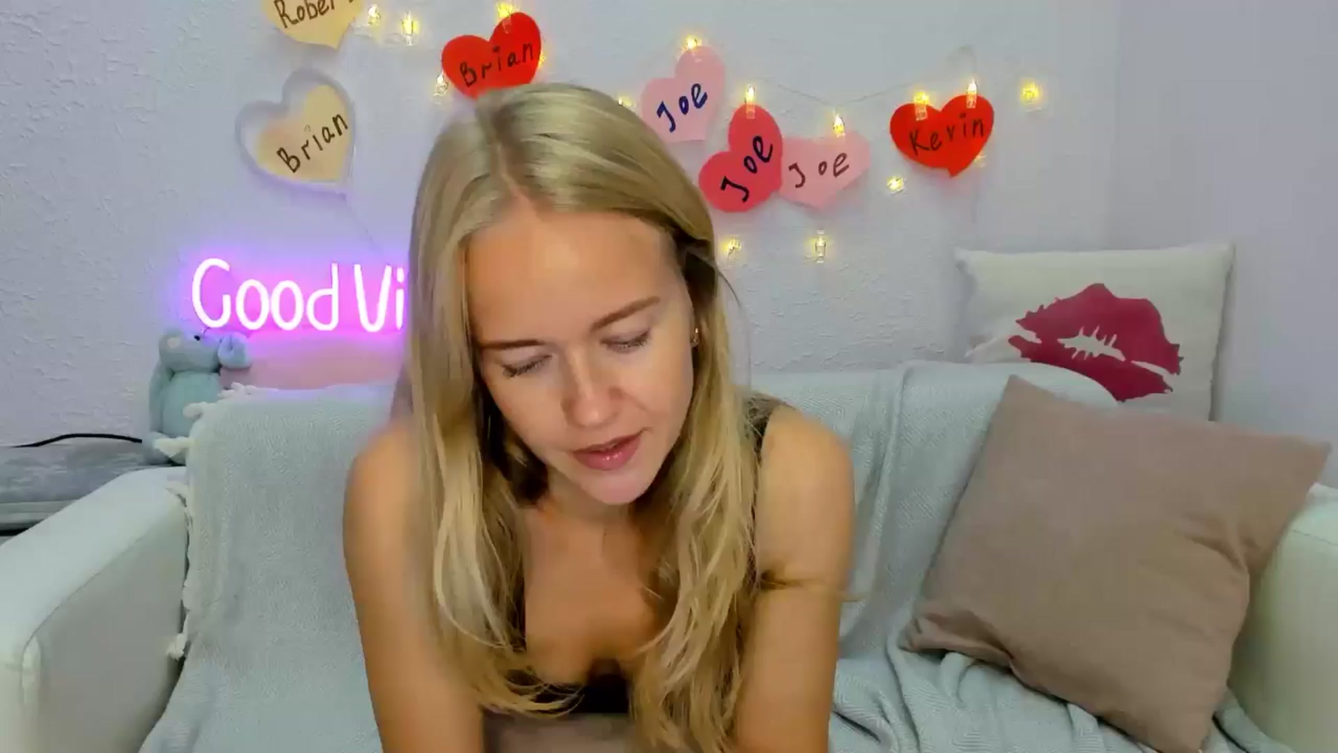 Gallery image thumbnail from Angel_Kristy's myfreecams stream on, 08/20/2024, 03:21 image 3 of 20