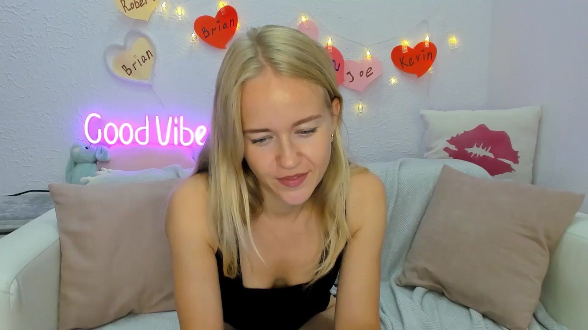 Gallery image thumbnail from Angel_Kristy's myfreecams stream on, 08/20/2024, 03:21 image 13 of 20