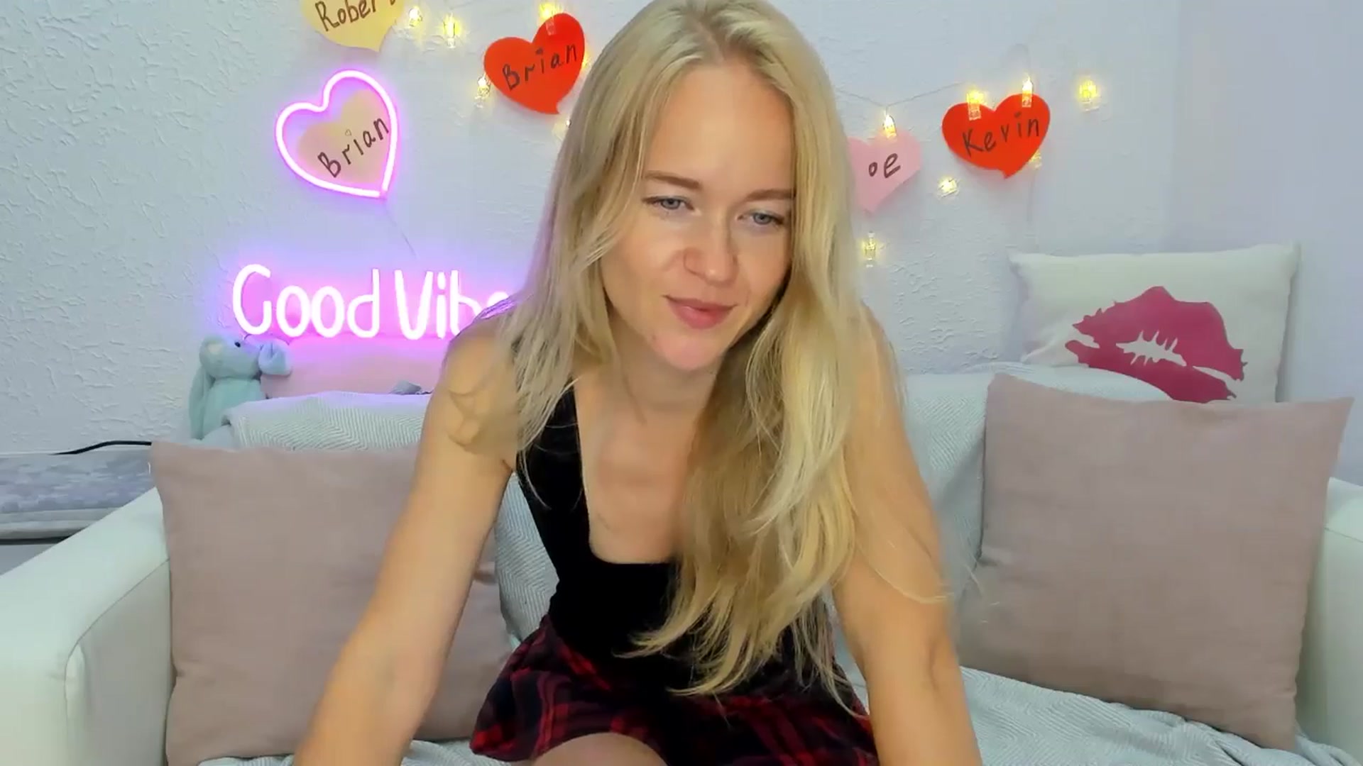 Gallery image thumbnail from Angel_Kristy's myfreecams stream on, 08/20/2024, 06:02 image 12 of 20