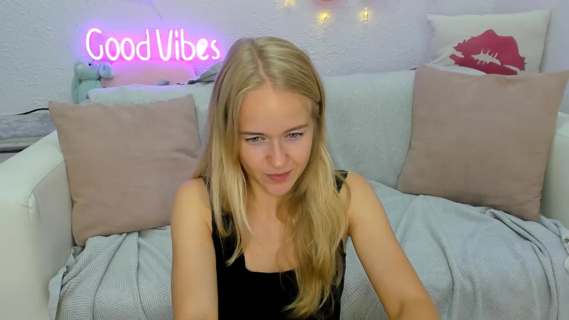 Gallery image thumbnail from Angel_Kristy's myfreecams stream on, 08/20/2024, 06:02 image 5 of 20
