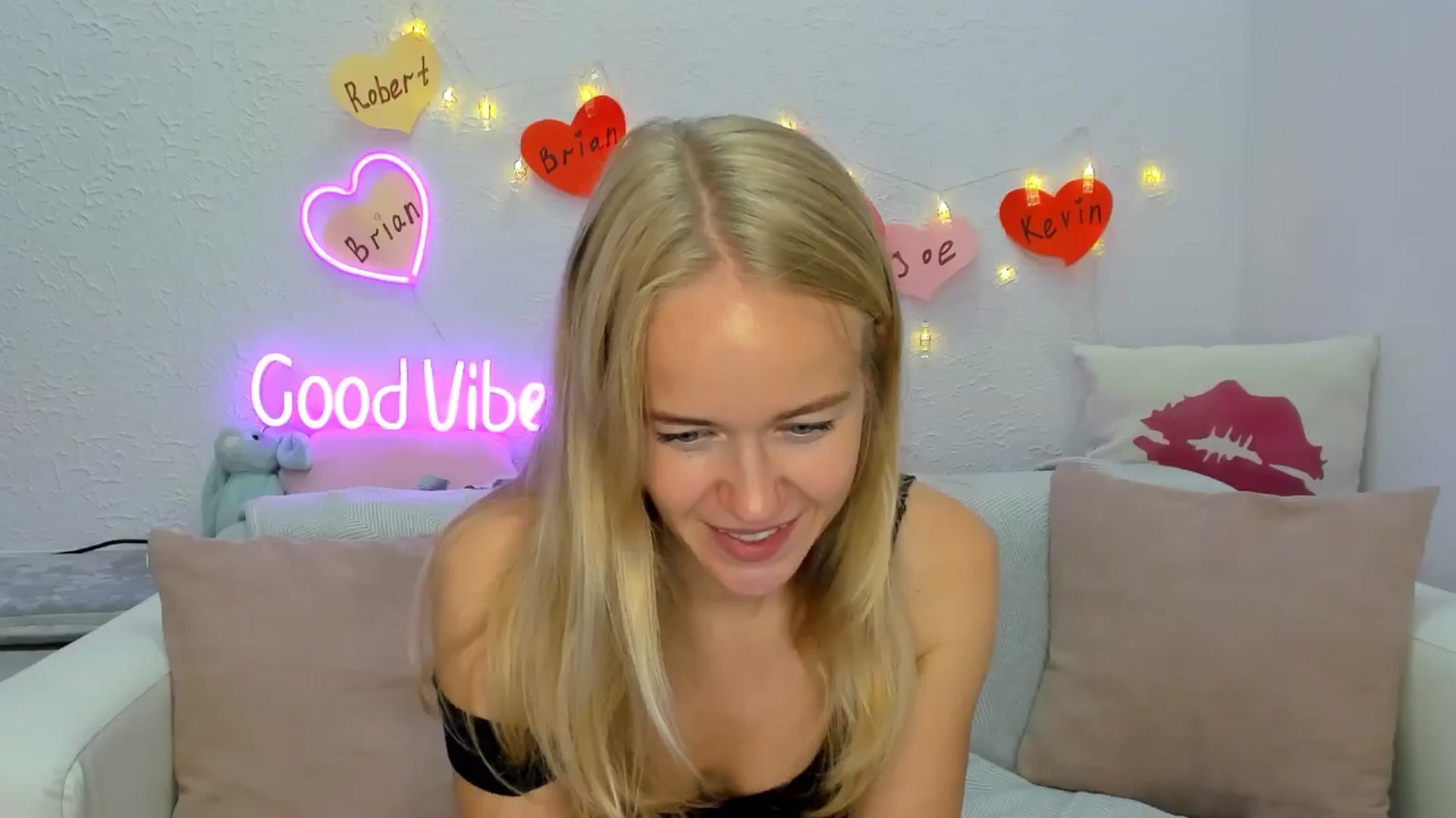 Gallery image thumbnail from Angel_Kristy's myfreecams stream on, 08/20/2024, 06:02 image 8 of 20