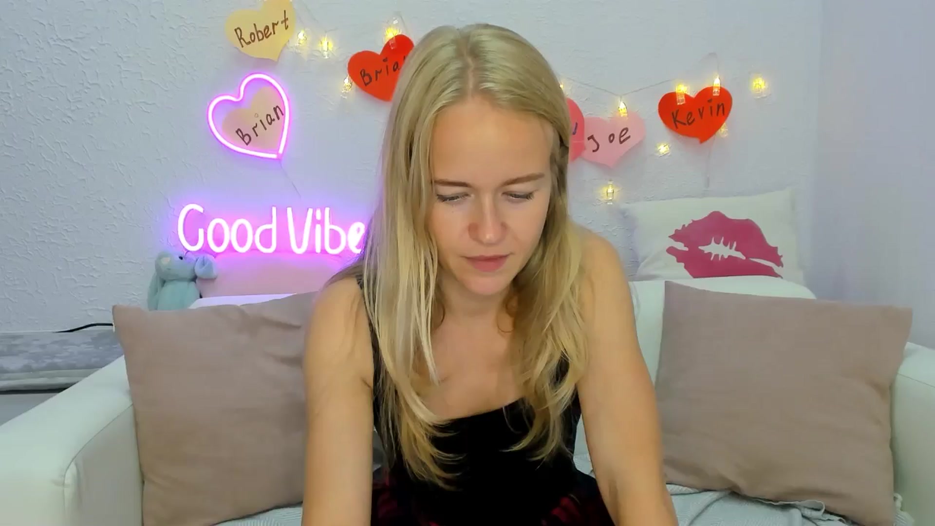 Gallery image thumbnail from Angel_Kristy's myfreecams stream on, 08/20/2024, 06:35 image 3 of 20