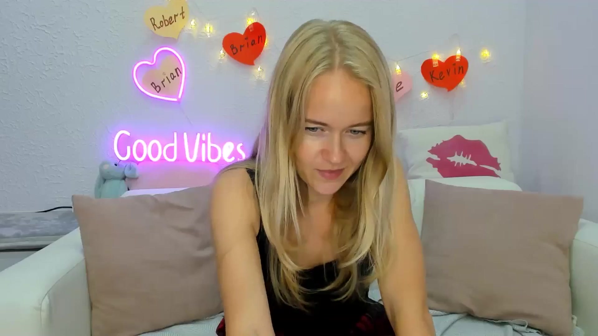 Gallery image thumbnail from Angel_Kristy's myfreecams stream on, 08/20/2024, 06:35 image 5 of 20