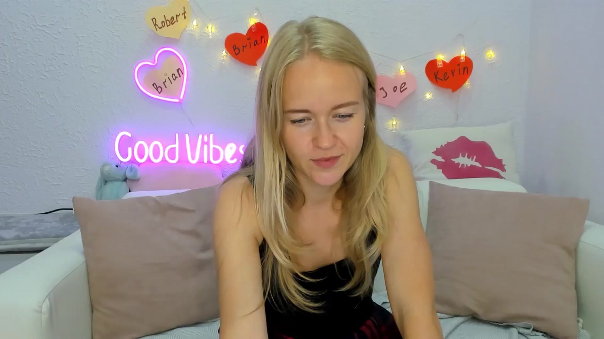 Gallery image thumbnail from Angel_Kristy's myfreecams stream on, 08/20/2024, 06:35 image 1 of 20