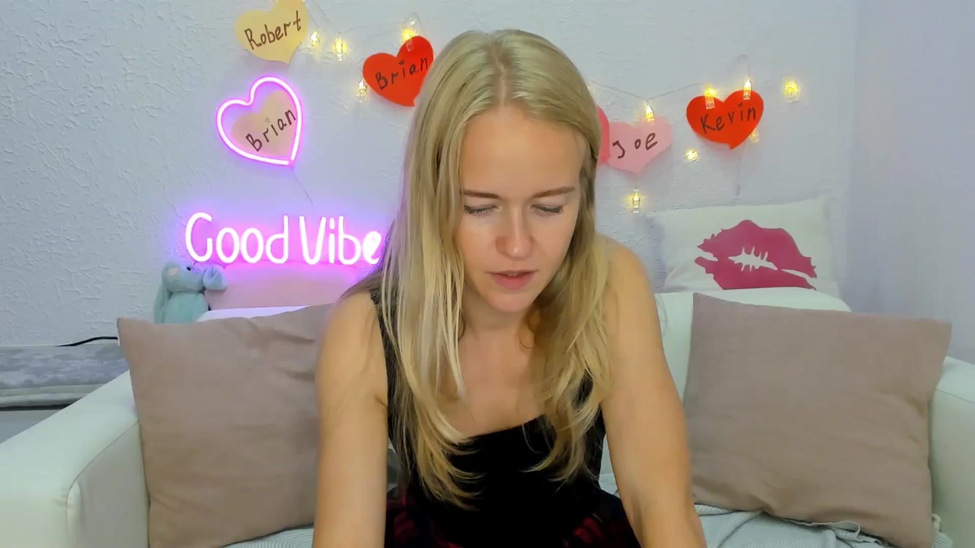 Gallery image thumbnail from Angel_Kristy's myfreecams stream on, 08/20/2024, 06:35 image 4 of 20
