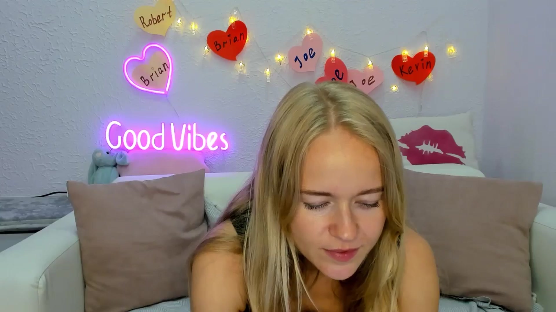 Gallery image thumbnail from Angel_Kristy's myfreecams stream on, 08/20/2024, 06:35 image 7 of 20