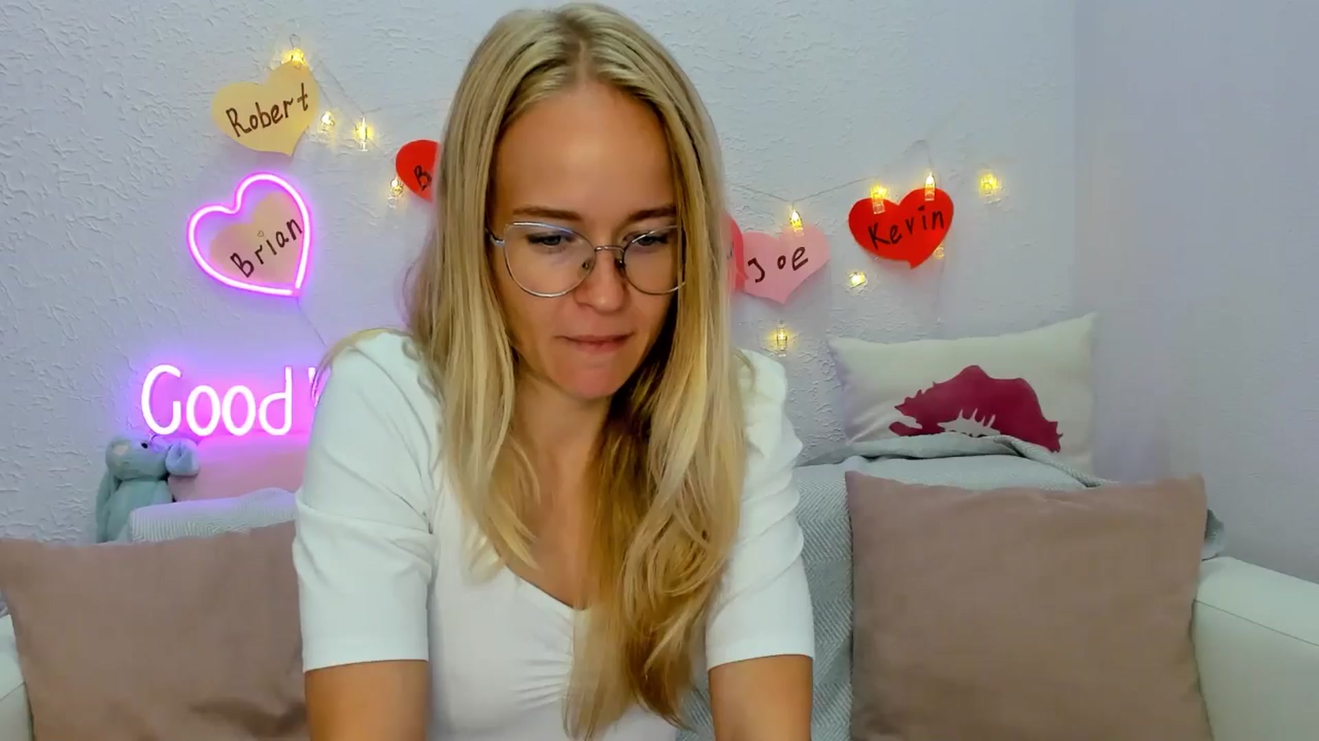Gallery image thumbnail from Angel_Kristy's myfreecams stream on, 08/23/2024, 04:08 image 18 of 20
