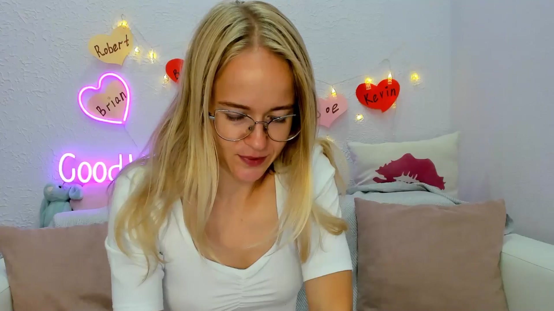 Gallery image thumbnail from Angel_Kristy's myfreecams stream on, 08/23/2024, 04:08 image 19 of 20