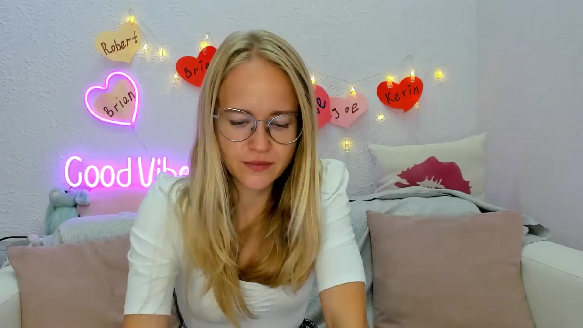 Gallery image thumbnail from Angel_Kristy's myfreecams stream on, 08/23/2024, 05:13 image 1 of 20