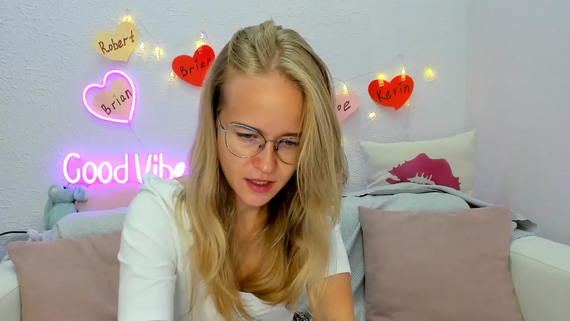 Gallery image thumbnail from Angel_Kristy's myfreecams stream on, 08/23/2024, 05:13 image 2 of 20