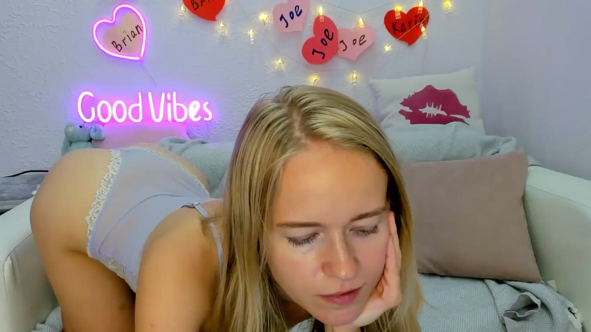 Gallery image thumbnail from Angel_Kristy's myfreecams stream on, 08/23/2024, 06:24 image 15 of 20