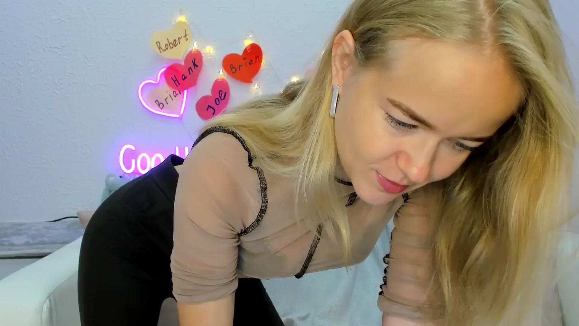 Gallery image thumbnail from Angel_Kristy's myfreecams stream on, 08/29/2024, 01:37 image 14 of 20