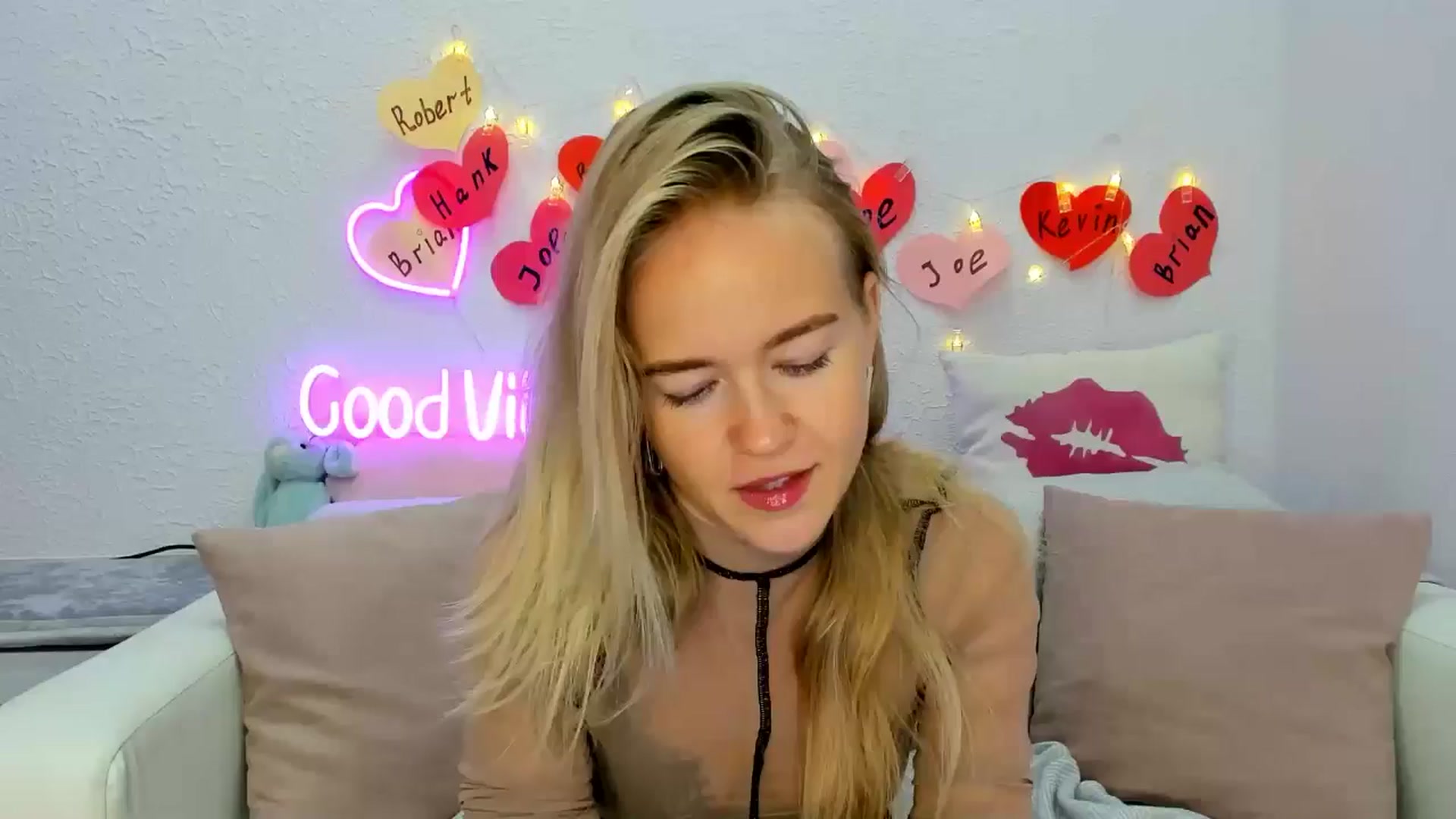 Gallery image thumbnail from Angel_Kristy's myfreecams stream on, 08/29/2024, 01:37 image 18 of 20