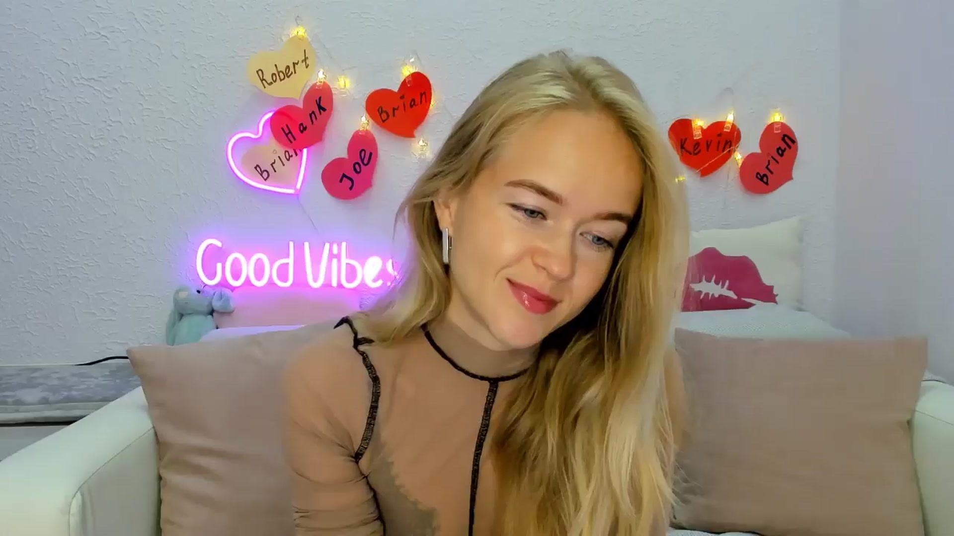 Gallery image thumbnail from Angel_Kristy's myfreecams stream on, 08/29/2024, 01:37 image 6 of 20