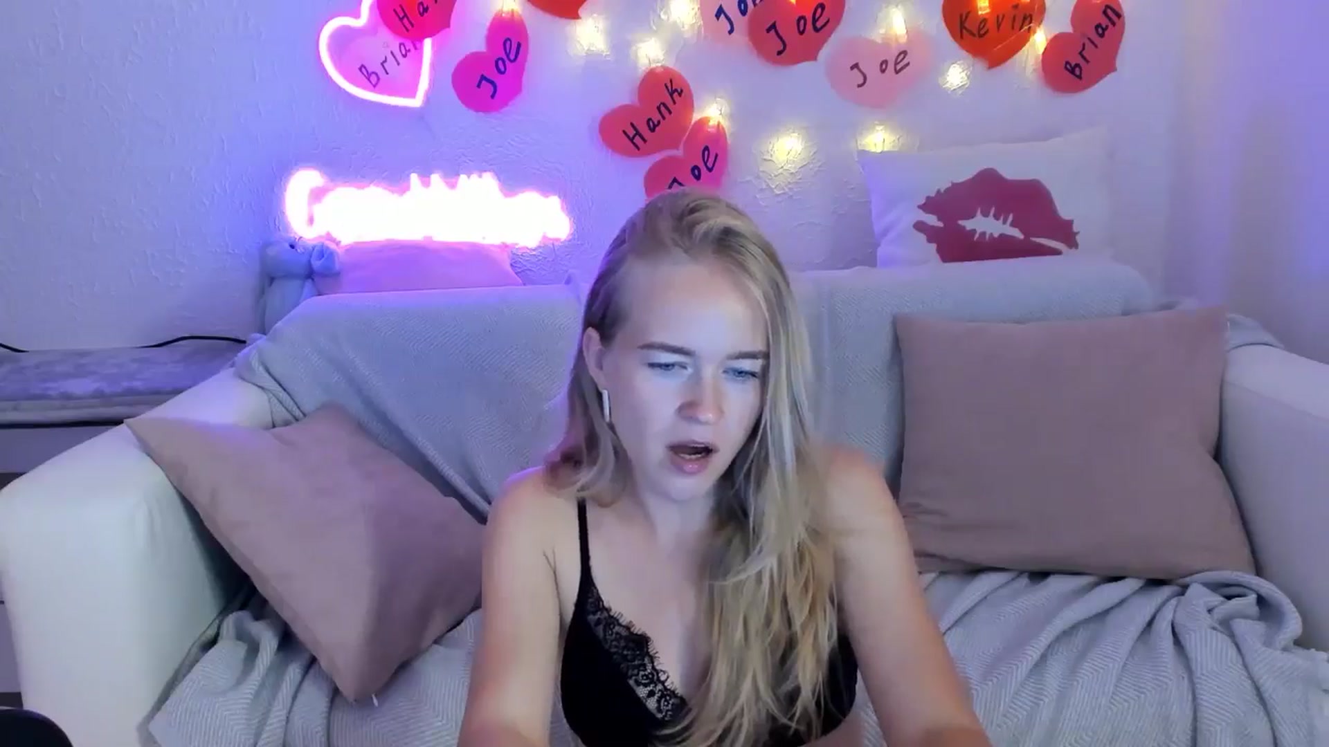 Gallery image thumbnail from Angel_Kristy's myfreecams stream on, 08/29/2024, 06:57 image 9 of 20