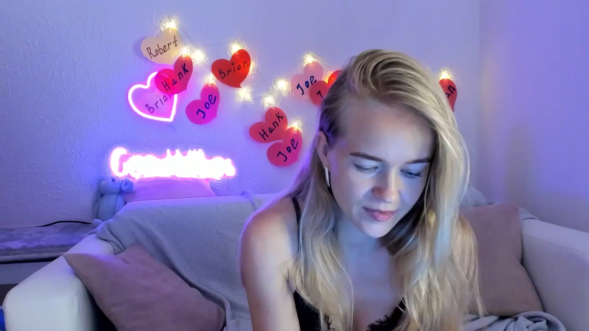 Gallery image thumbnail from Angel_Kristy's myfreecams stream on, 08/29/2024, 06:57 image 1 of 20