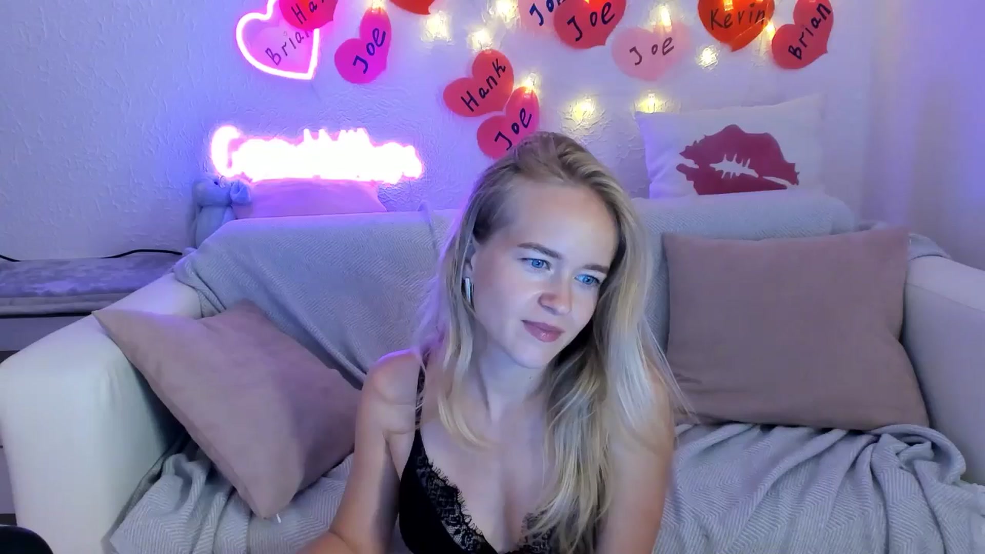 Gallery image thumbnail from Angel_Kristy's myfreecams stream on, 08/29/2024, 06:57 image 14 of 20