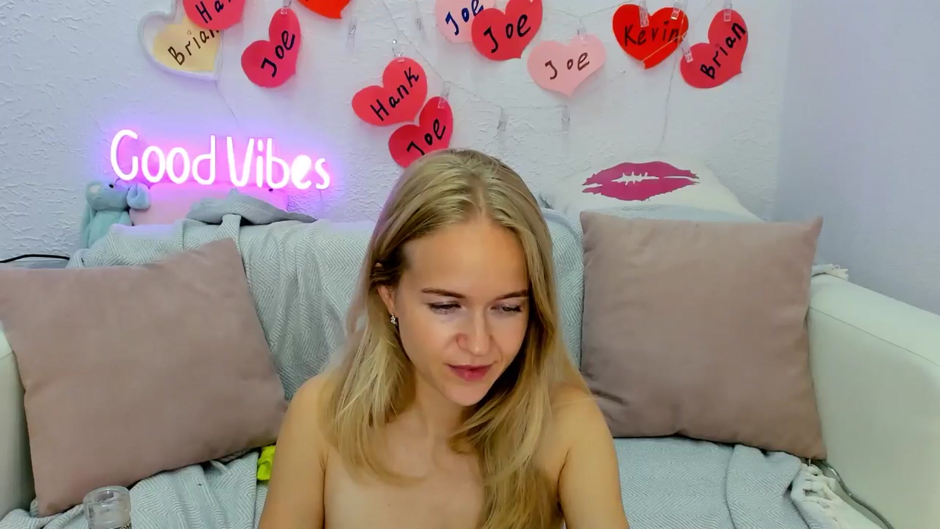 Gallery image thumbnail from Angel_Kristy's myfreecams stream on, 09/02/2024, 03:59 image 16 of 20