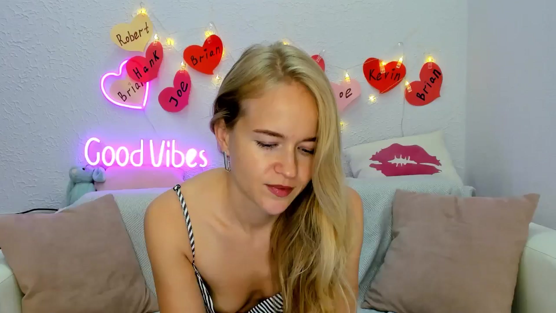 Gallery image thumbnail from Angel_Kristy's myfreecams stream on, 09/03/2024, 05:09 image 4 of 20