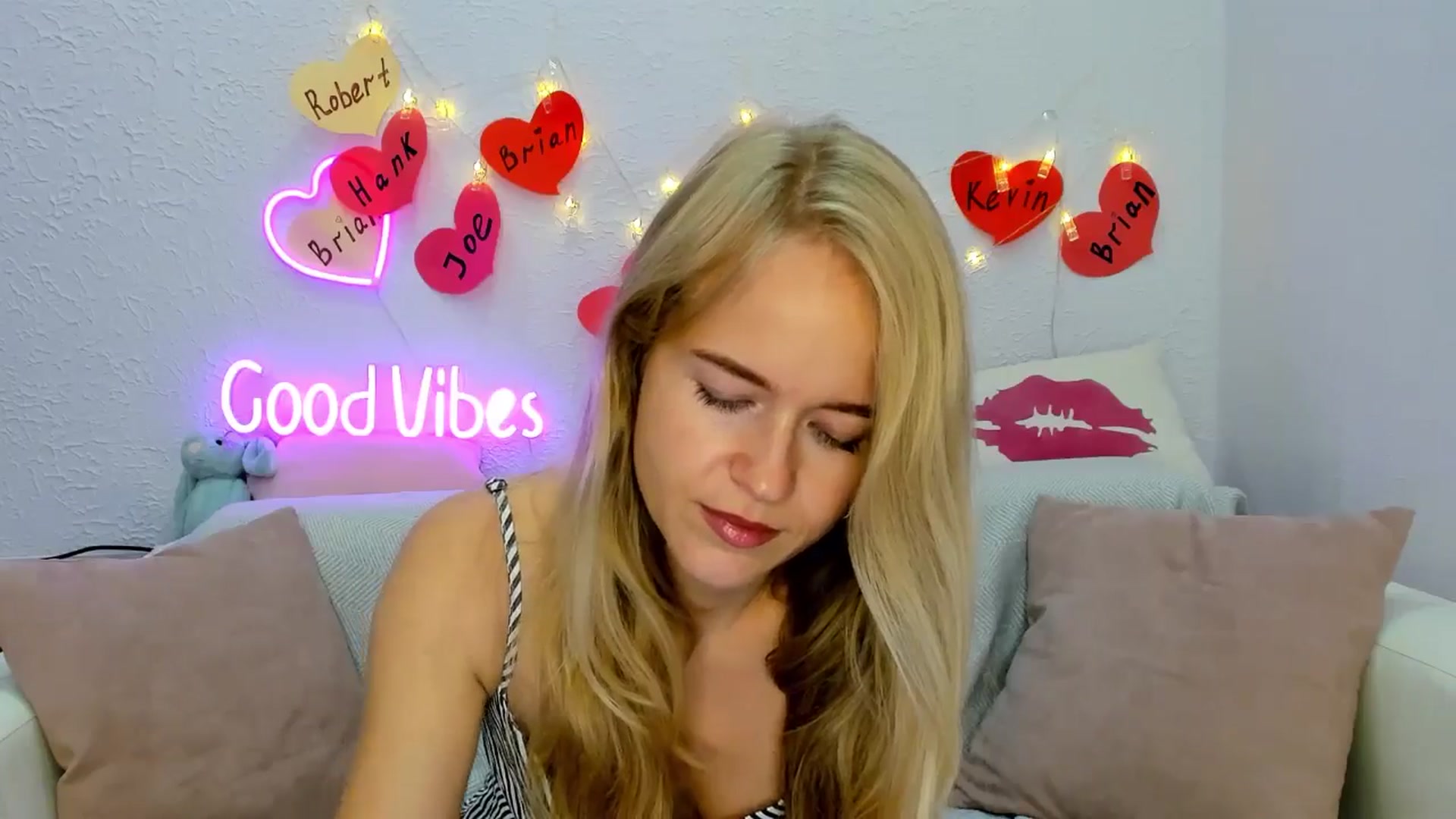 Gallery image thumbnail from Angel_Kristy's myfreecams stream on, 09/03/2024, 05:09 image 11 of 20
