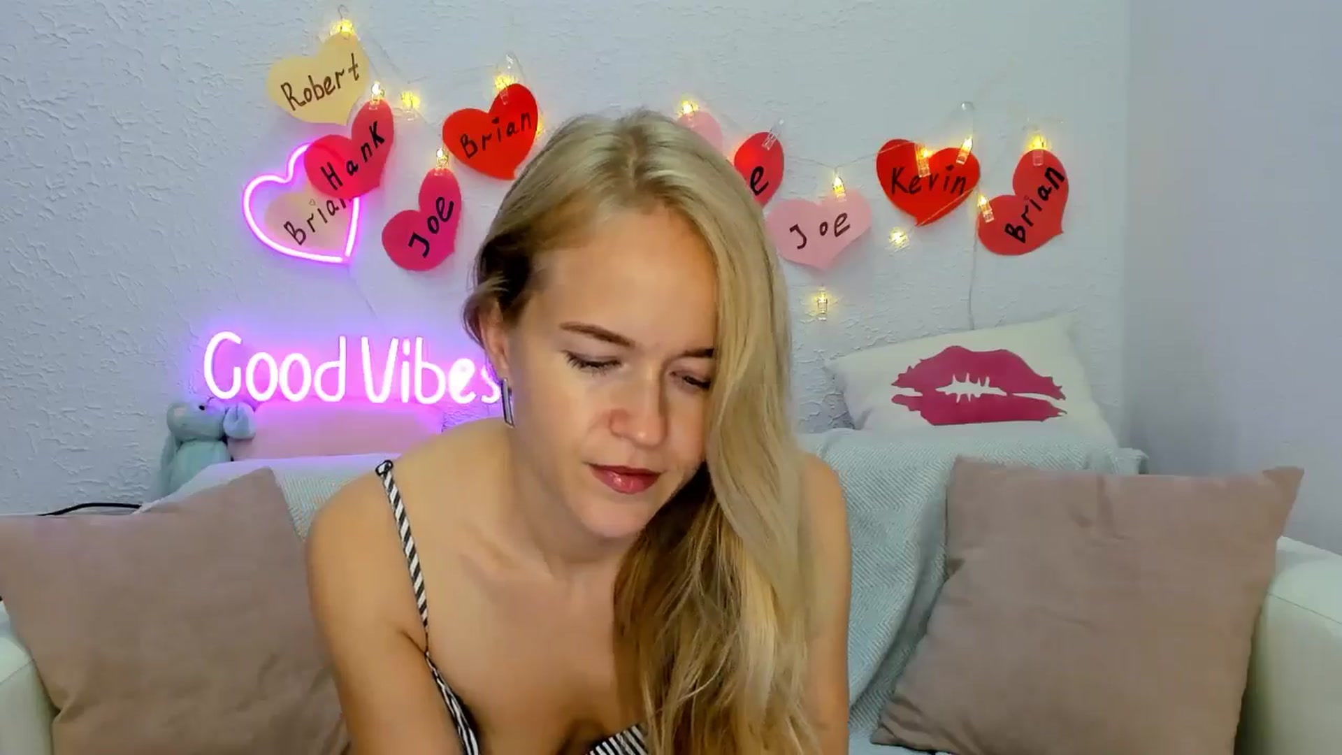 Gallery image thumbnail from Angel_Kristy's myfreecams stream on, 09/03/2024, 05:09 image 7 of 20