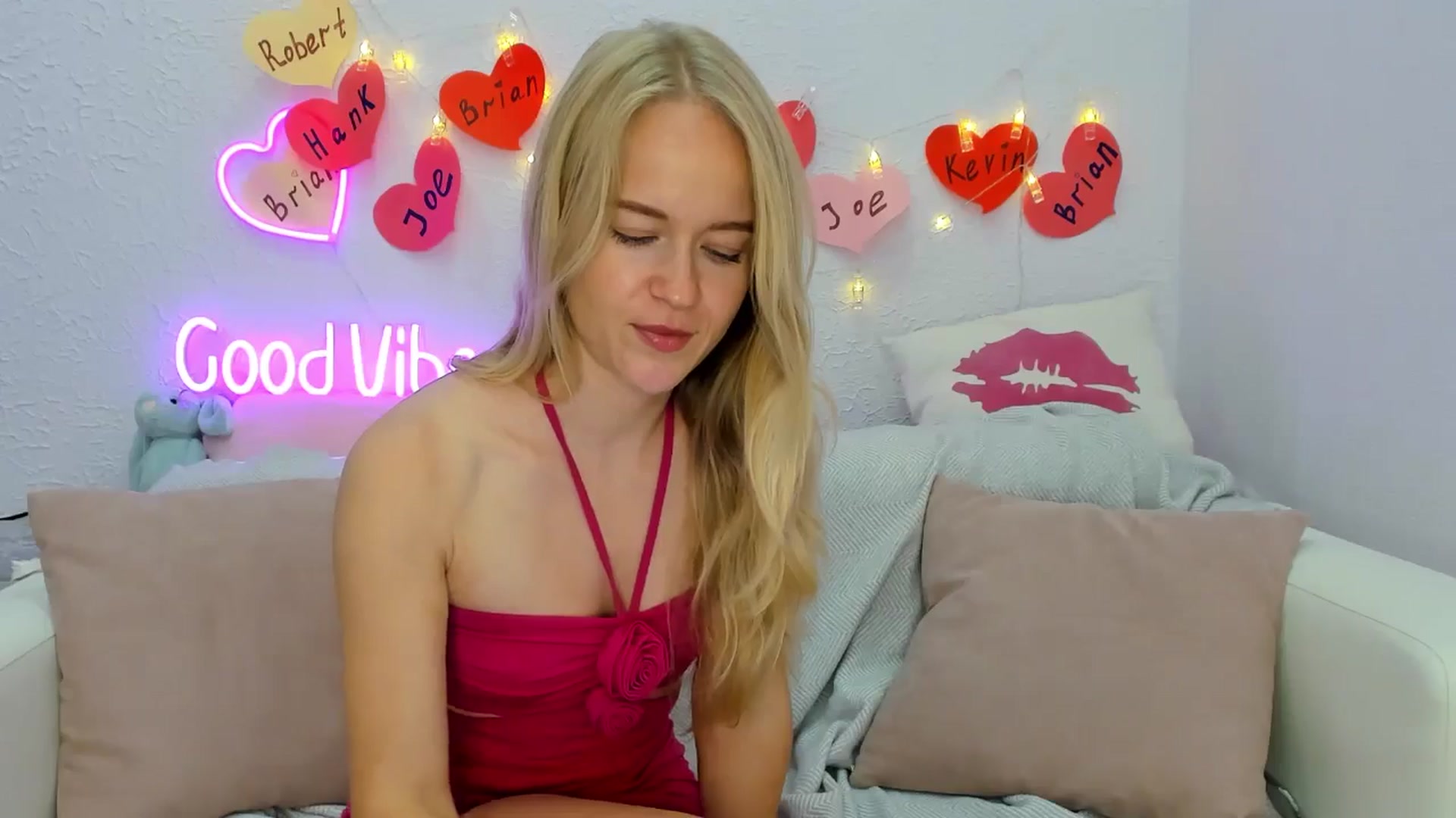Gallery image thumbnail from Angel_Kristy's myfreecams stream on, 09/16/2024, 06:45 image 10 of 20