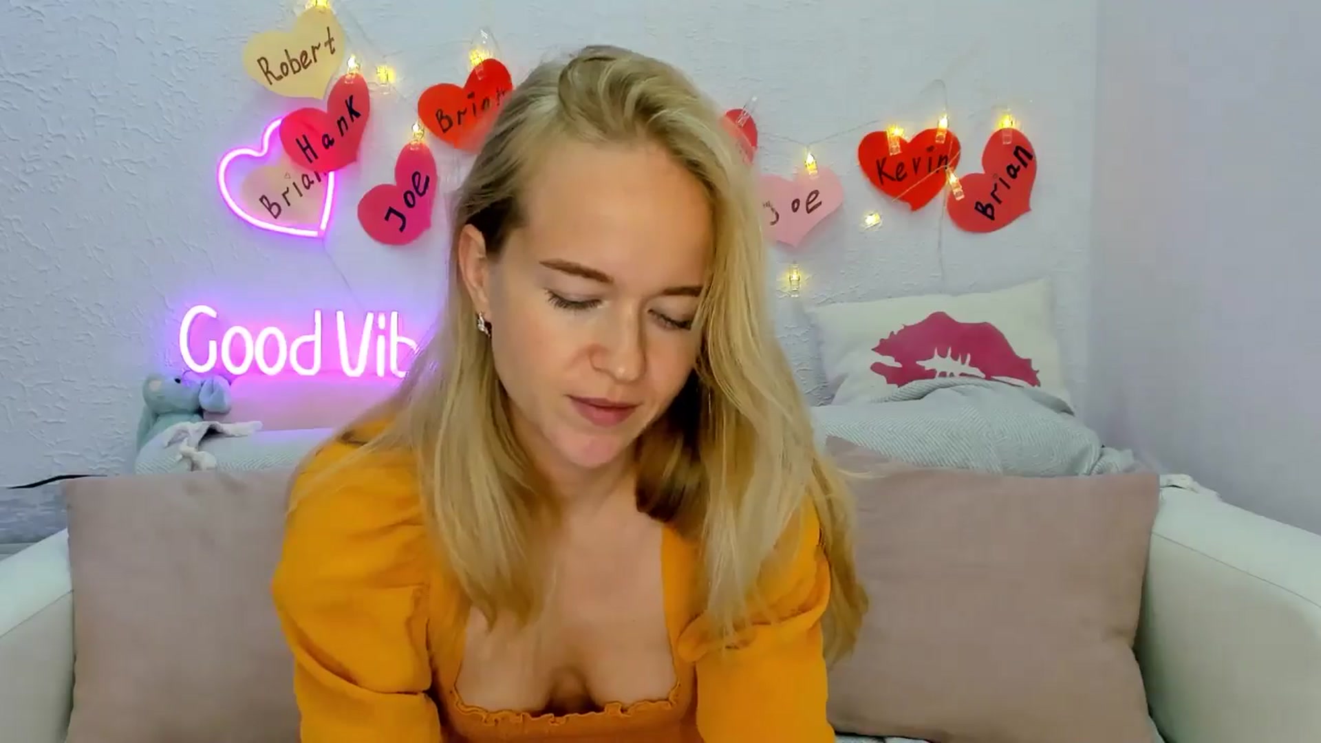 Gallery image thumbnail from Angel_Kristy's myfreecams stream on, 09/17/2024, 06:45 image 19 of 20