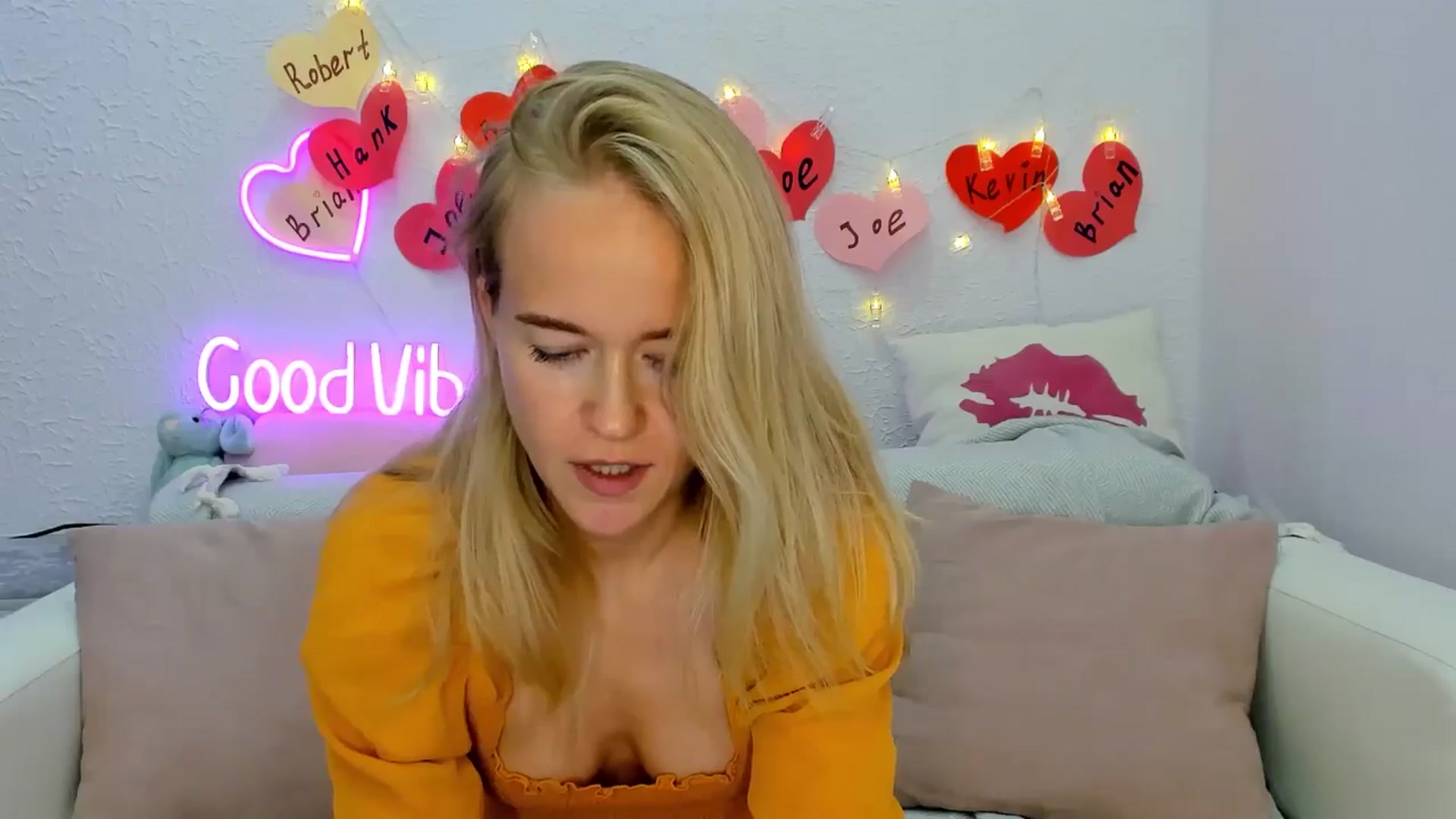 Gallery image thumbnail from Angel_Kristy's myfreecams stream on, 09/17/2024, 06:45 image 17 of 20