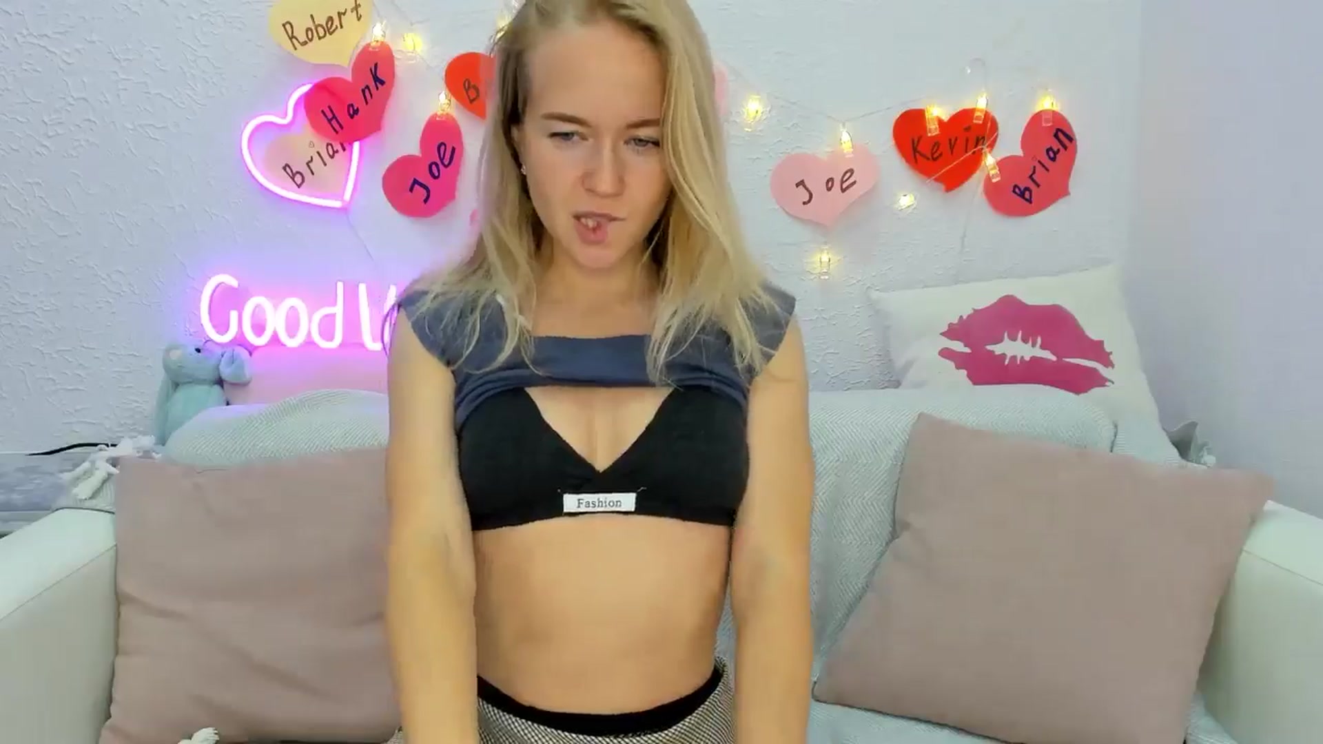 Gallery image thumbnail from Angel_Kristy's myfreecams stream on, 09/21/2024, 02:50 image 14 of 20