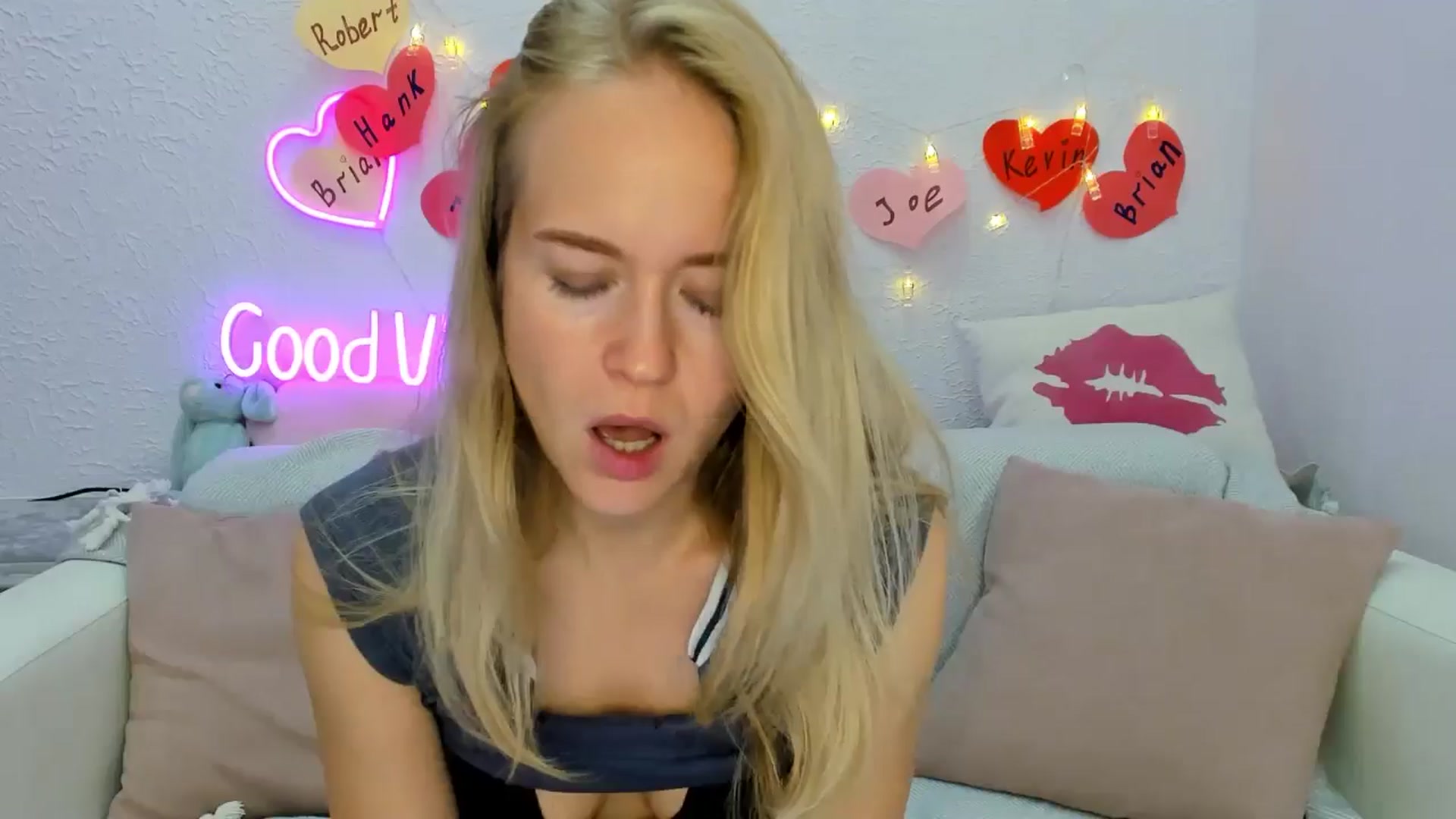 Gallery image thumbnail from Angel_Kristy's myfreecams stream on, 09/21/2024, 02:50 image 17 of 20