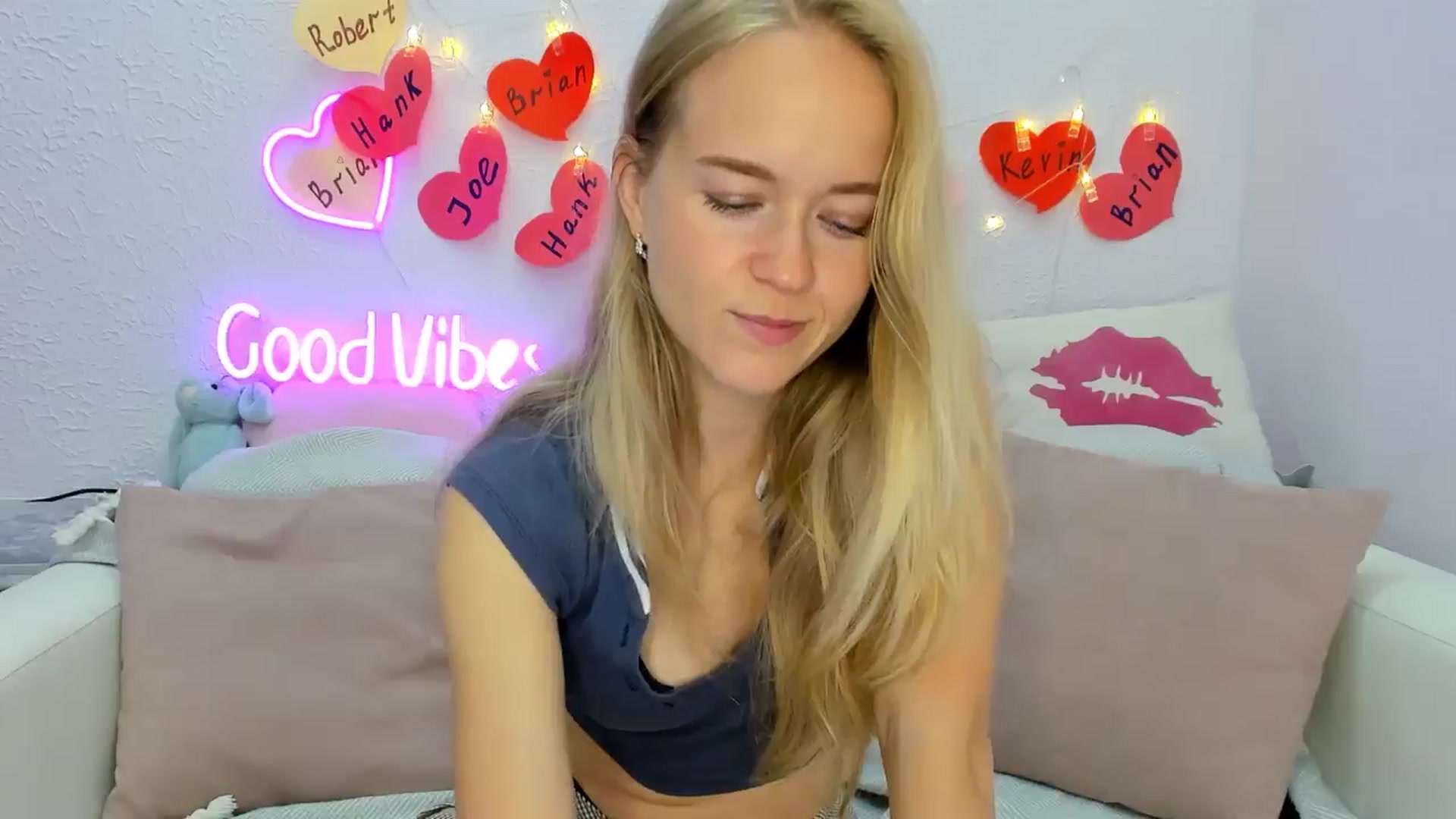 Gallery image thumbnail from Angel_Kristy's myfreecams stream on, 09/21/2024, 02:50 image 4 of 20