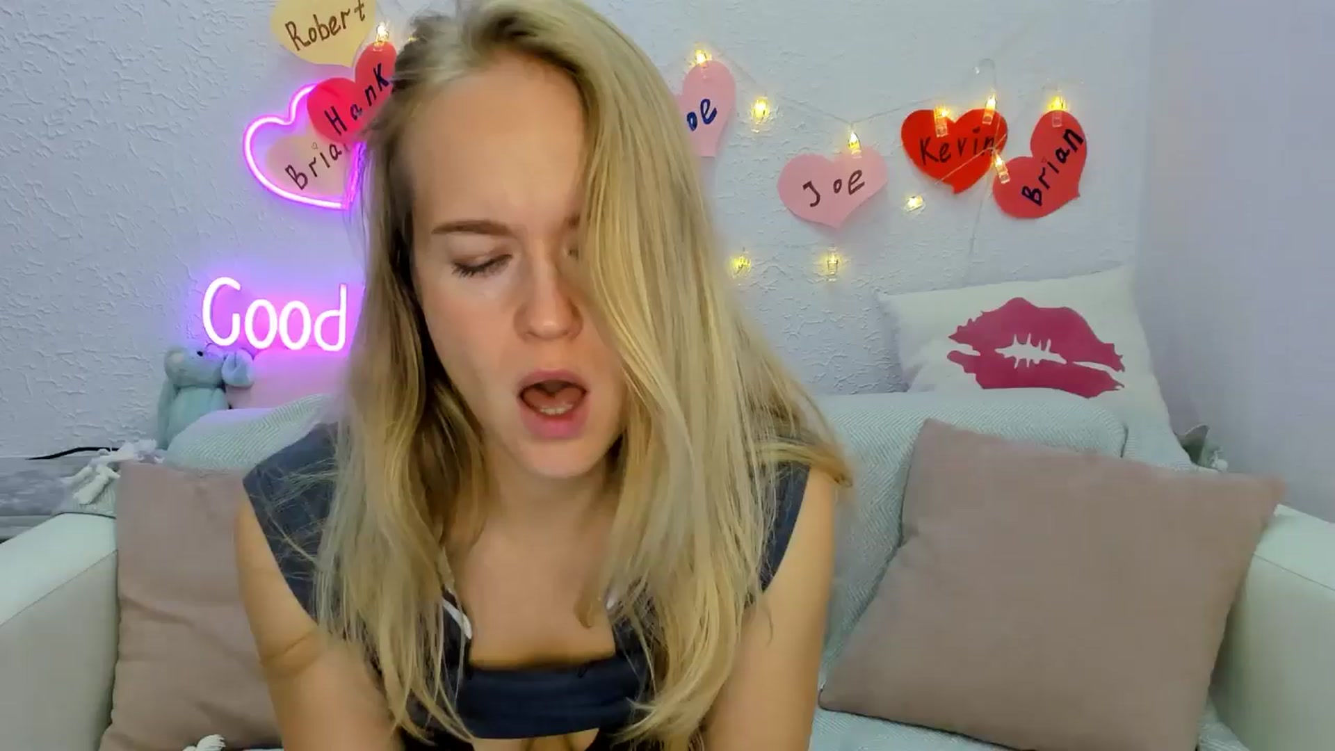 Gallery image thumbnail from Angel_Kristy's myfreecams stream on, 09/21/2024, 02:50 image 18 of 20