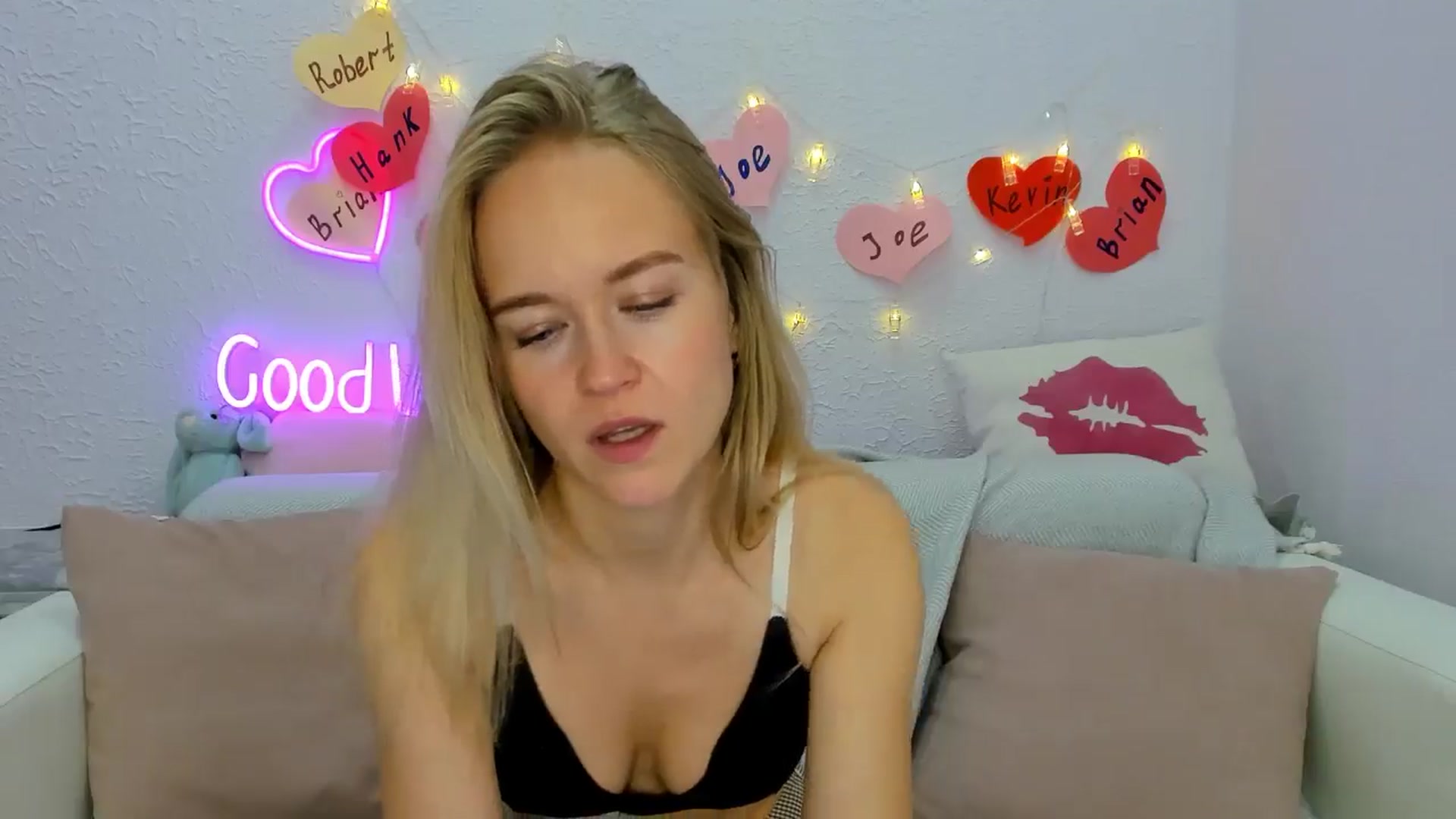 Gallery image thumbnail from Angel_Kristy's myfreecams stream on, 09/21/2024, 03:48 image 19 of 20