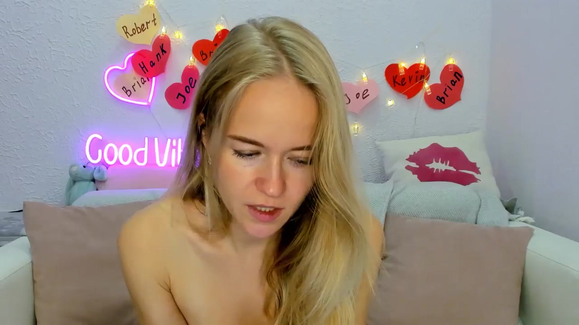 Gallery image thumbnail from Angel_Kristy's myfreecams stream on, 09/21/2024, 03:48 image 16 of 20