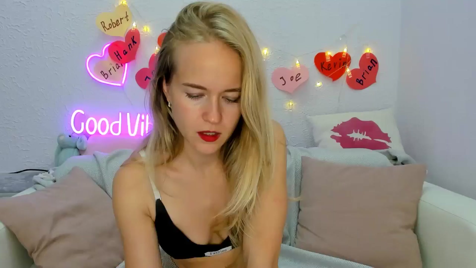 Gallery image thumbnail from Angel_Kristy's myfreecams stream on, 09/21/2024, 06:51 image 17 of 20