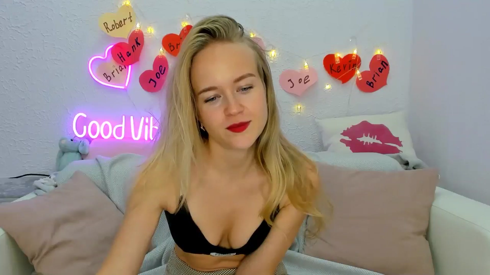 Gallery image thumbnail from Angel_Kristy's myfreecams stream on, 09/21/2024, 06:51 image 8 of 20